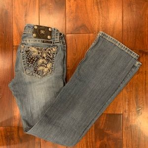 Bootcut jeans (small unsewing on the back pocket)